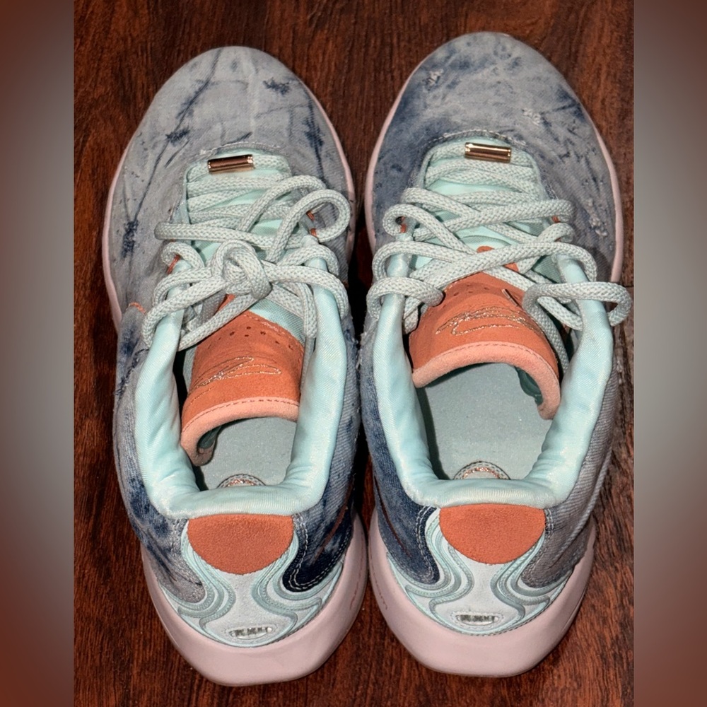 Nike LeBron size 11 - Picture 8 of 14